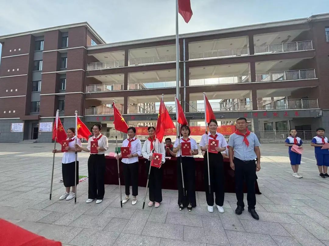 【全环境立德树人】成武县郜城第六实验小学举行“童心向党立志向  阳光少年向未来”2023级第一批新队员入队仪式 第36张