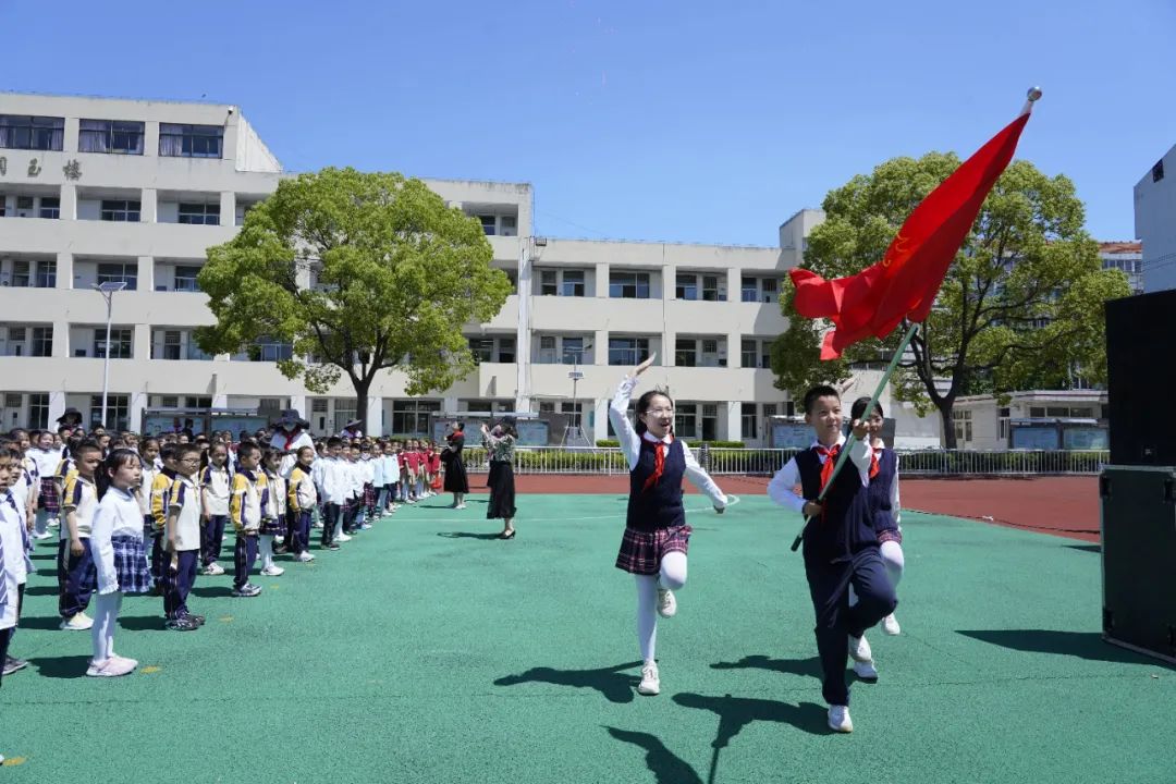 【通州小学】梦起通小,心致远方——通州小学举行2024年一年级新队员入队仪式 第15张