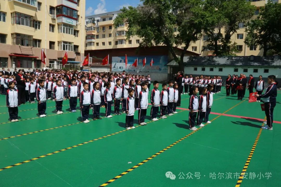 安静小学举行“童心逐梦红领巾,星星火炬逐梦想”入队仪式 第3张