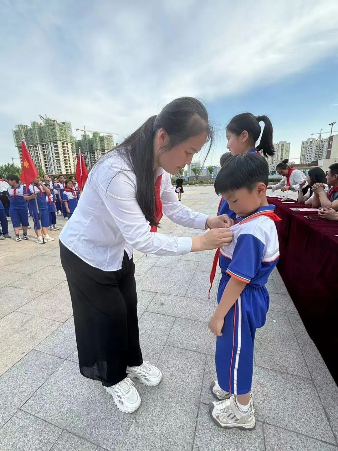 【全环境立德树人】成武县郜城第六实验小学举行“童心向党立志向  阳光少年向未来”2023级第一批新队员入队仪式 第41张