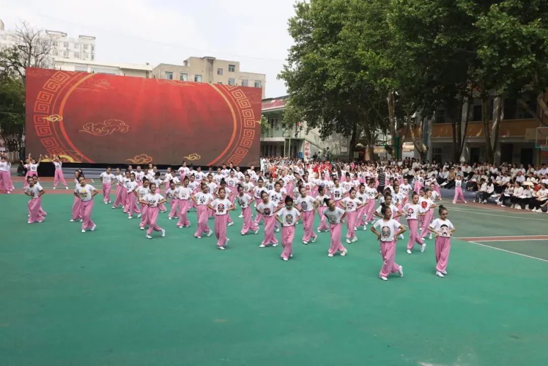 运城市庆祝“六一”国际儿童节暨小学教育教学改革人民路学校现场会召开 第13张