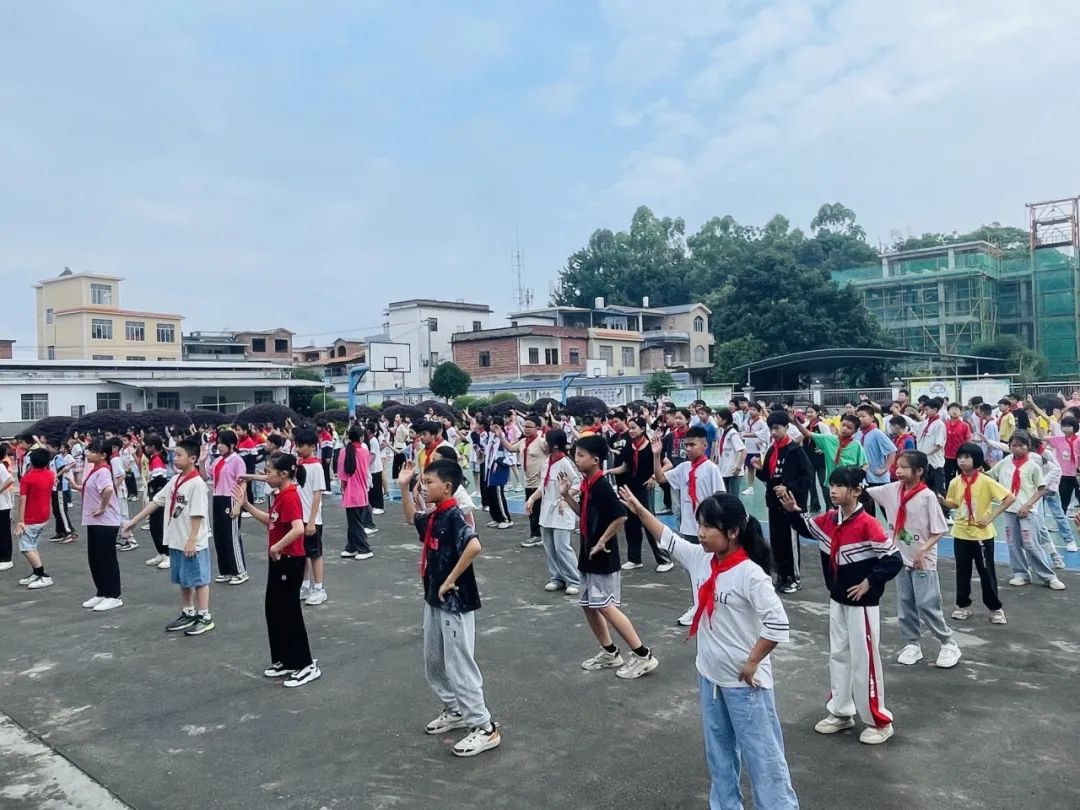 “探秘小学  开启成长新篇章”——荔浦市青山镇中心幼儿园参观小学活动 - 拷贝 第36张