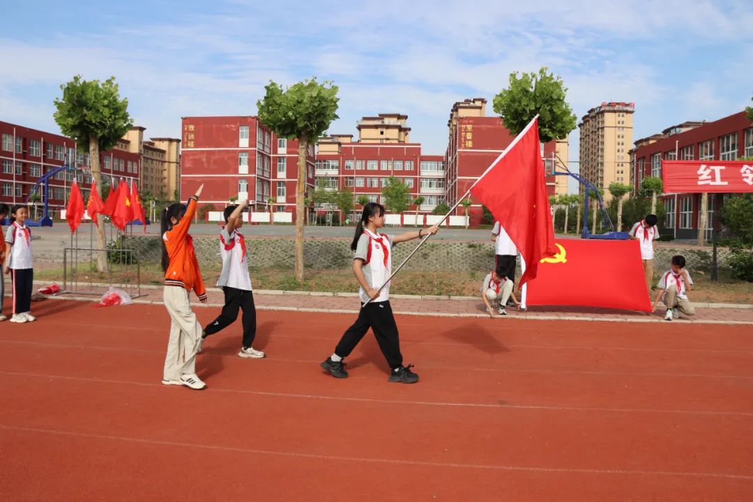 【泗水县博士源小学】“红领巾爱祖国”新队员入队仪式 第6张