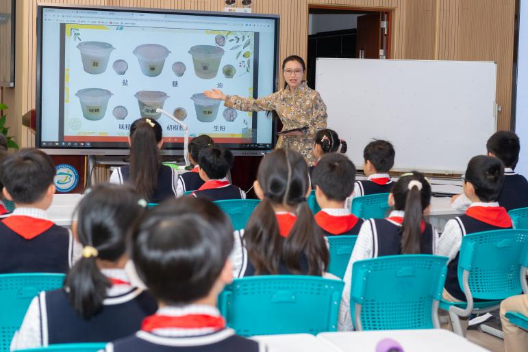 数字化转型助力小学科学教学实践——记杨浦区小学科学与技术教研活动 第3张