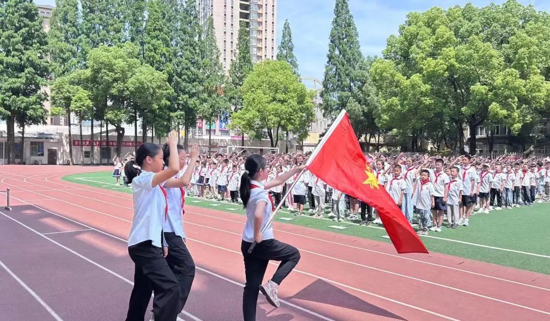 红领巾爱祖国——月亮湖小学举行新队员入队仪式 第47张