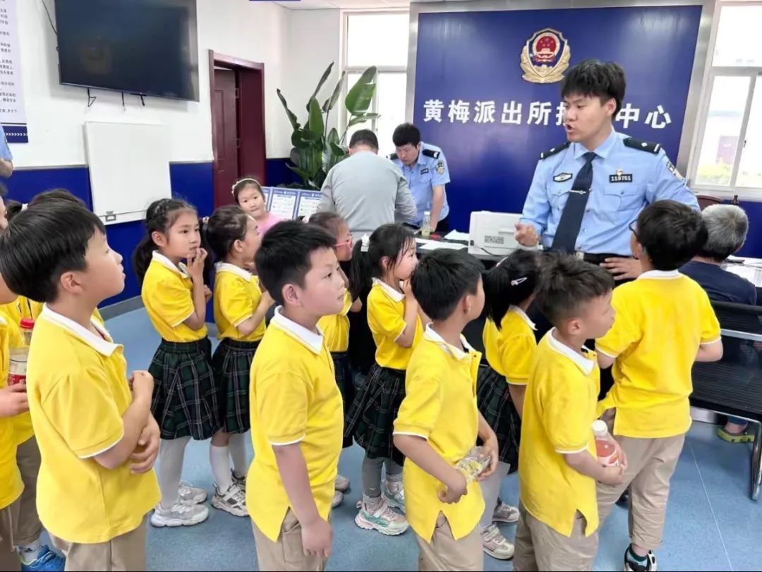 警心连童心 法治伴“我”行 ——凤凰城小学一(1)班假日活动小队 第2张