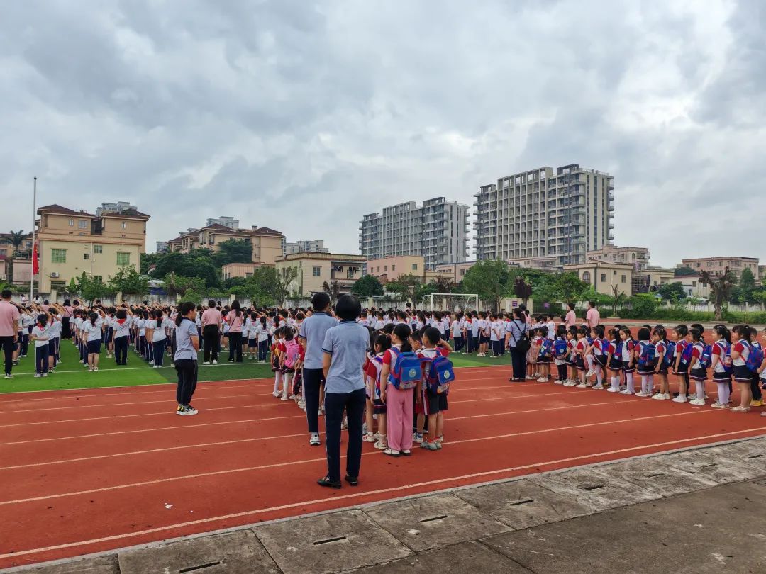 “我与小学零距离”——三角心心幼儿园幼儿园大班参观小学活动 第14张