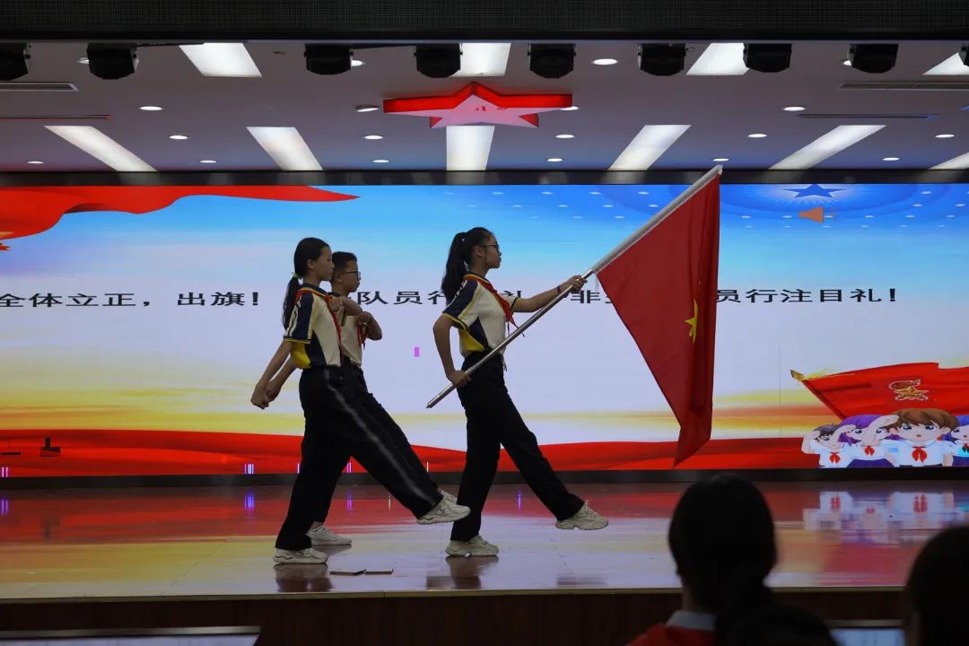 【实验小学】飘扬红领巾 炽热爱国情----实验小学举行2024年春期新少先队员入队仪式 第18张