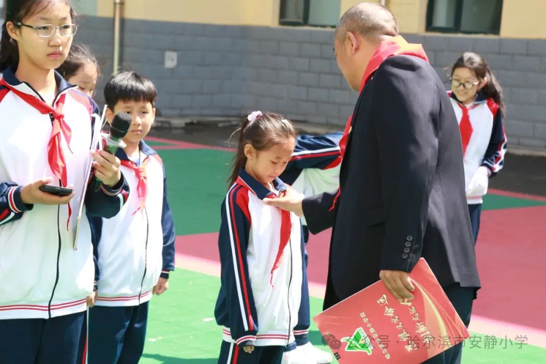 安静小学举行“童心逐梦红领巾,星星火炬逐梦想”入队仪式 第2张