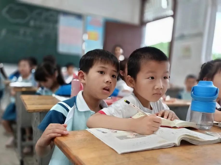 科学幼小衔接  趣味探访小学——誓节镇中心幼儿园幼小衔接活动之参观小学 第10张