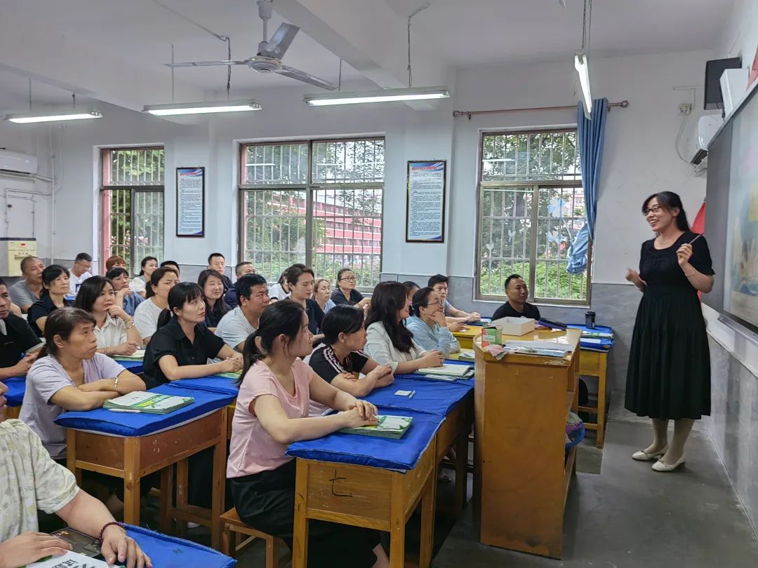 携手并进 决胜中考——秦岭中学初三年级召开中考考前动员与策略指导家长会 第3张