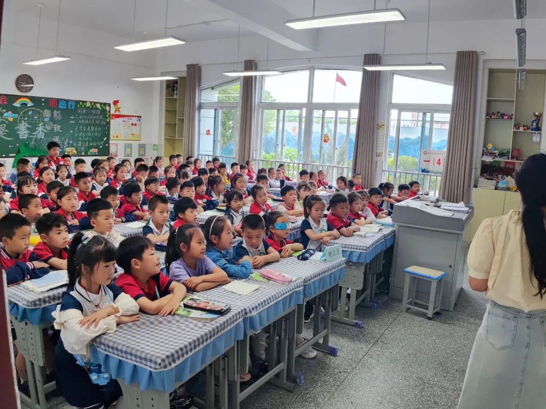 参观小学初体验,幼小衔接零距离——塔山中心幼儿园大班组参观小学活动 第18张