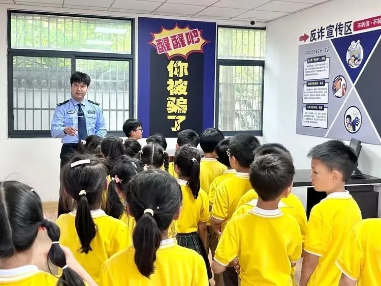 警心连童心 法治伴“我”行 ——凤凰城小学一(1)班假日活动小队 第9张