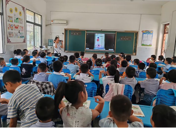 淮河镇第二小学附属幼儿园开展走进小学活动 第5张