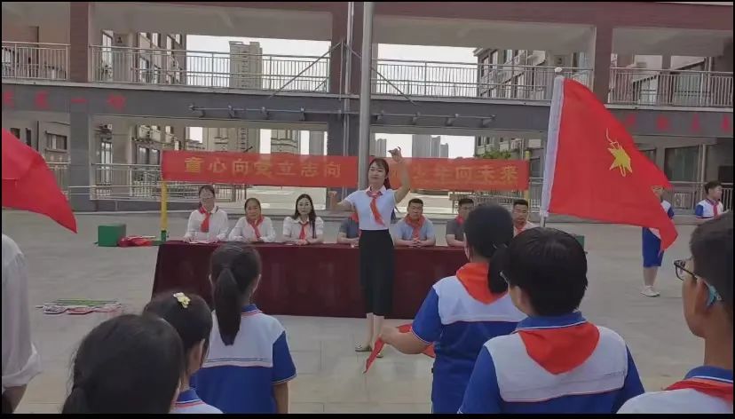 【全环境立德树人】成武县郜城第六实验小学举行“童心向党立志向  阳光少年向未来”2023级第一批新队员入队仪式 第18张