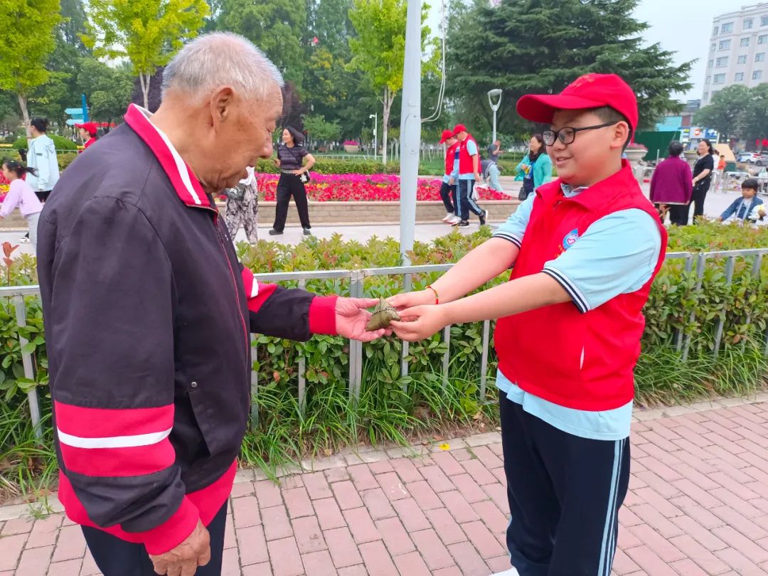 濮阳市实验小学文明“小叮咚”持续开展文化宣传志愿服务 第10张