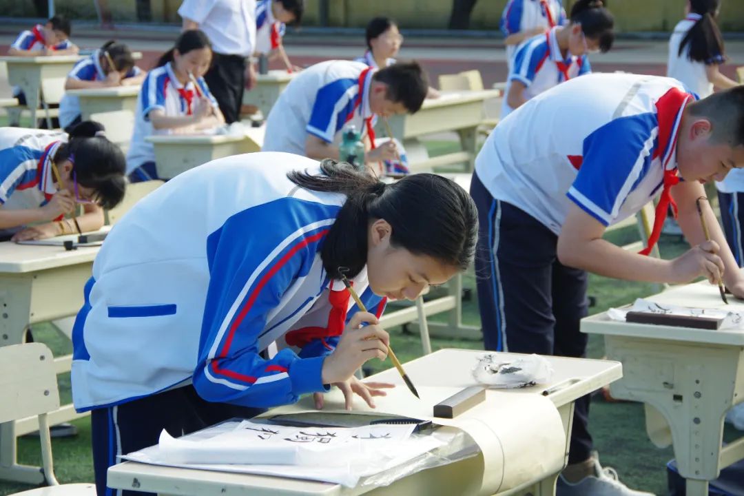 龙海白水中心小学举办“宏美达杯”师生规范汉字书写比赛 第4张