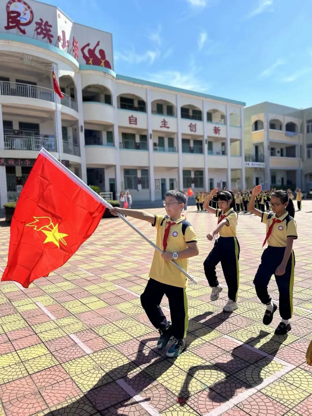 红领巾爱祖国,少年志谱华章——白奇民族小学一年级分批入队仪式 第39张