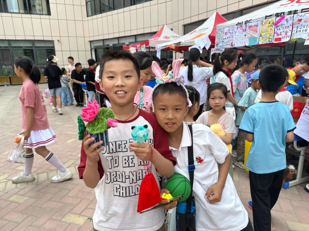 瞧,谁家的小学六一儿童节这样过!——郑州中学第四附属小学第三届爱心义卖暨社团展演活动 第56张