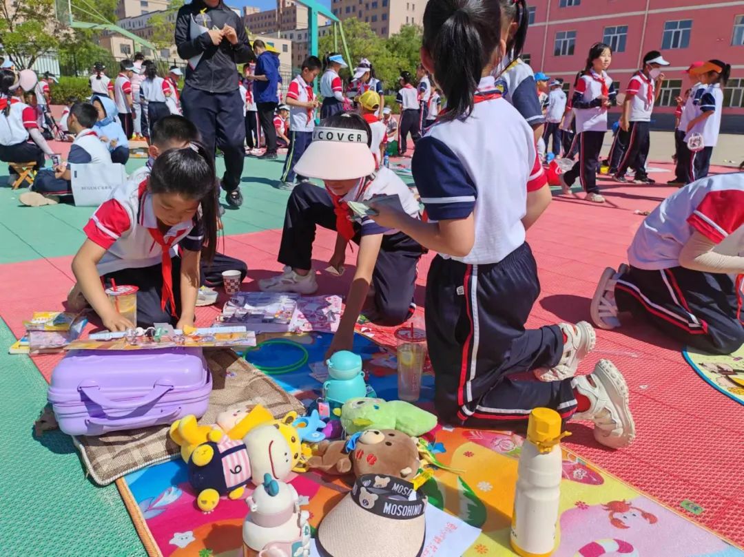 阿拉善左旗第二实验小学 “红领巾 爱祖国”六一儿童节系列活动——— 跳蚤市场&美食嘉年华 第12张