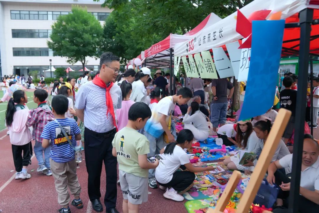 瞧,谁家的小学六一儿童节这样过!——郑州中学第四附属小学第三届爱心义卖暨社团展演活动 第36张