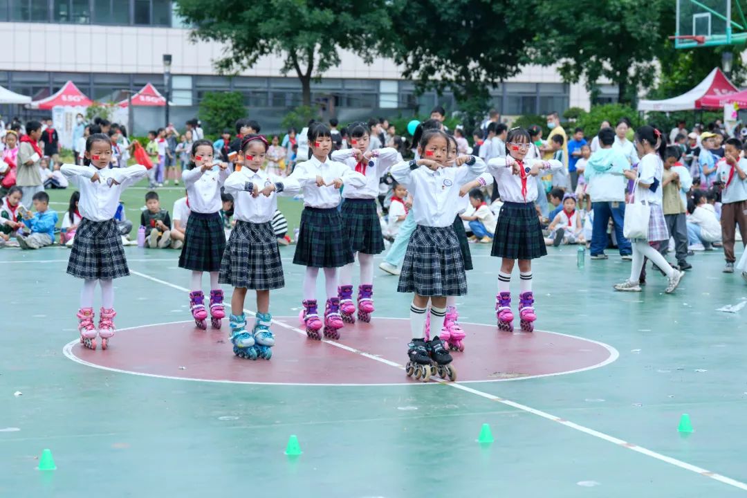 瞧,谁家的小学六一儿童节这样过!——郑州中学第四附属小学第三届爱心义卖暨社团展演活动 第70张