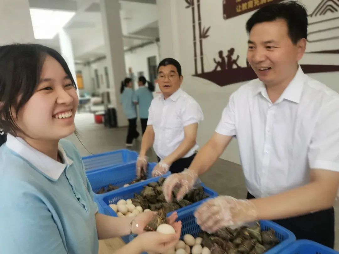 端午遇见高考  祝你一举高“粽” ——襄阳市第三十六中学开展赠送粽子助力高考活动 第7张