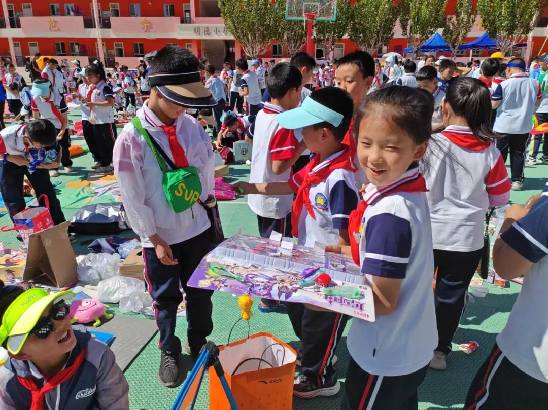 阿拉善左旗第二实验小学 “红领巾 爱祖国”六一儿童节系列活动——— 跳蚤市场&美食嘉年华 第18张