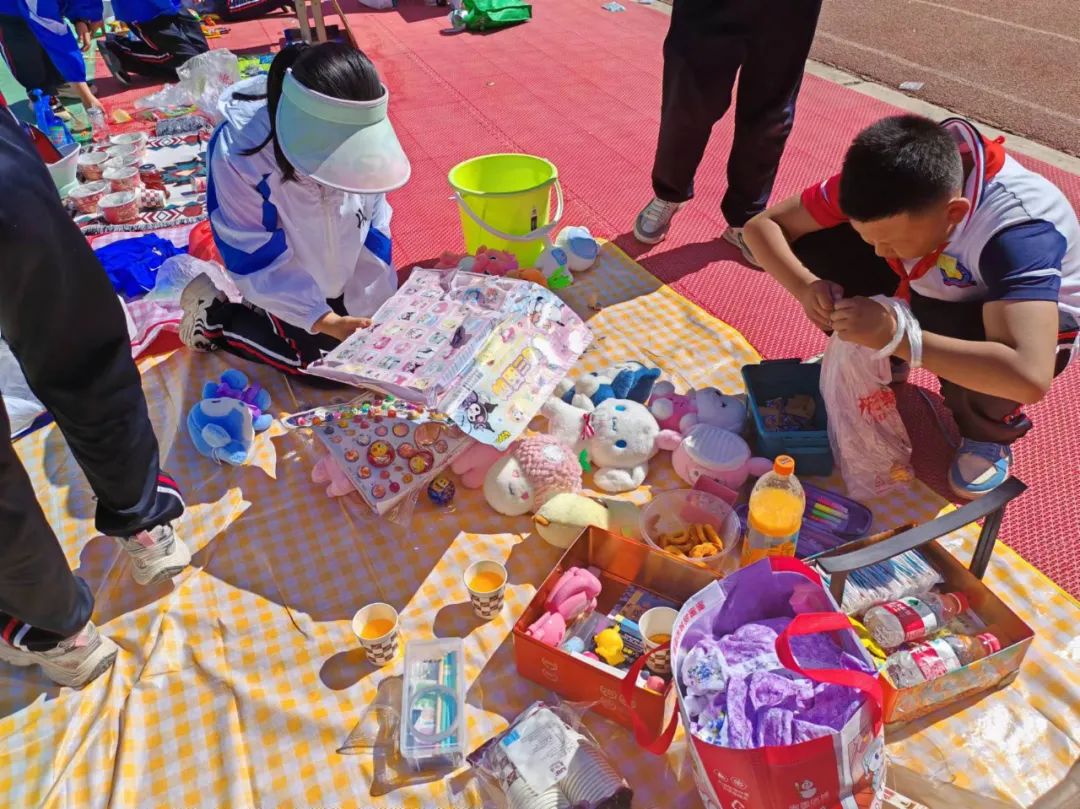 阿拉善左旗第二实验小学 “红领巾 爱祖国”六一儿童节系列活动——— 跳蚤市场&美食嘉年华 第11张