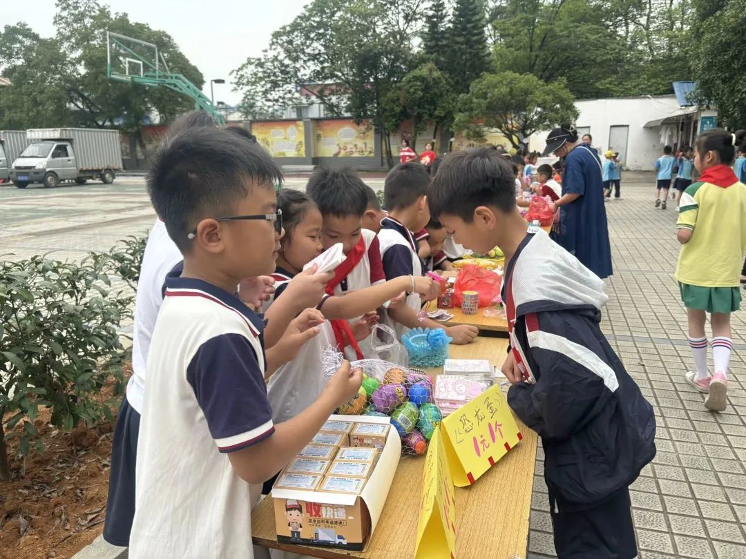 【凯风小学•德育】公平小市场 快乐伴成长——桂林市凯风小学开展庆“六一”商品交易会 第19张