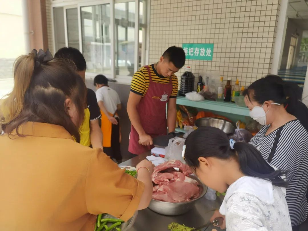 【鸣响 • 实践】崇平小学劳动实践课程“呦呦乐厨”之“烹”出精彩(五) 第55张