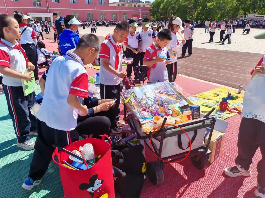 阿拉善左旗第二实验小学 “红领巾 爱祖国”六一儿童节系列活动——— 跳蚤市场&美食嘉年华 第14张