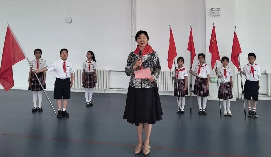 【筑梦熙华·入队仪式】济南市历下区熙华小学”红领巾爱祖国——争做新时代好少年”一年级入队仪式 第64张