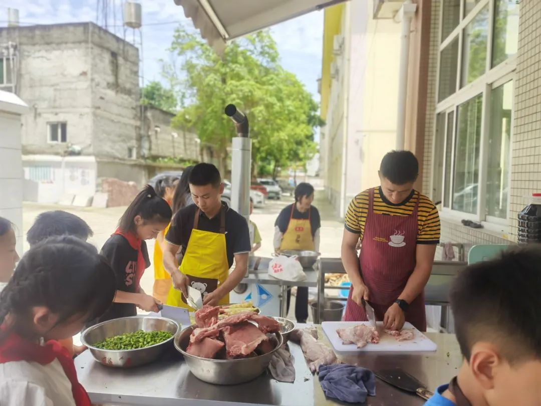 【鸣响 • 实践】崇平小学劳动实践课程“呦呦乐厨”之“烹”出精彩(五) 第31张