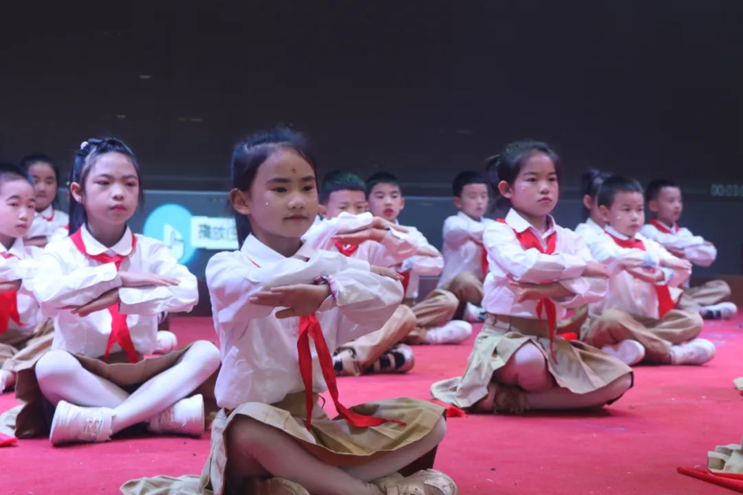 童心飞扬  梦想起航——曲靖经开区朝阳小学“六一”文艺汇演一年级专场 第58张