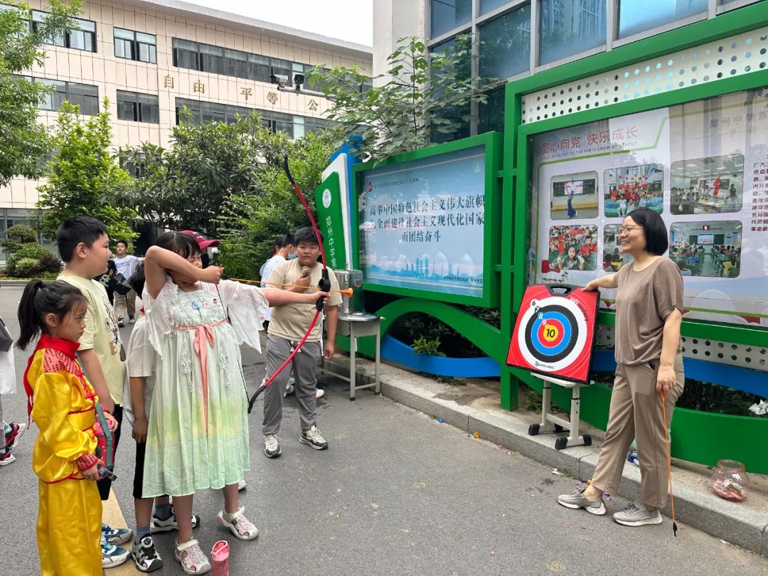 瞧,谁家的小学六一儿童节这样过!——郑州中学第四附属小学第三届爱心义卖暨社团展演活动 第53张