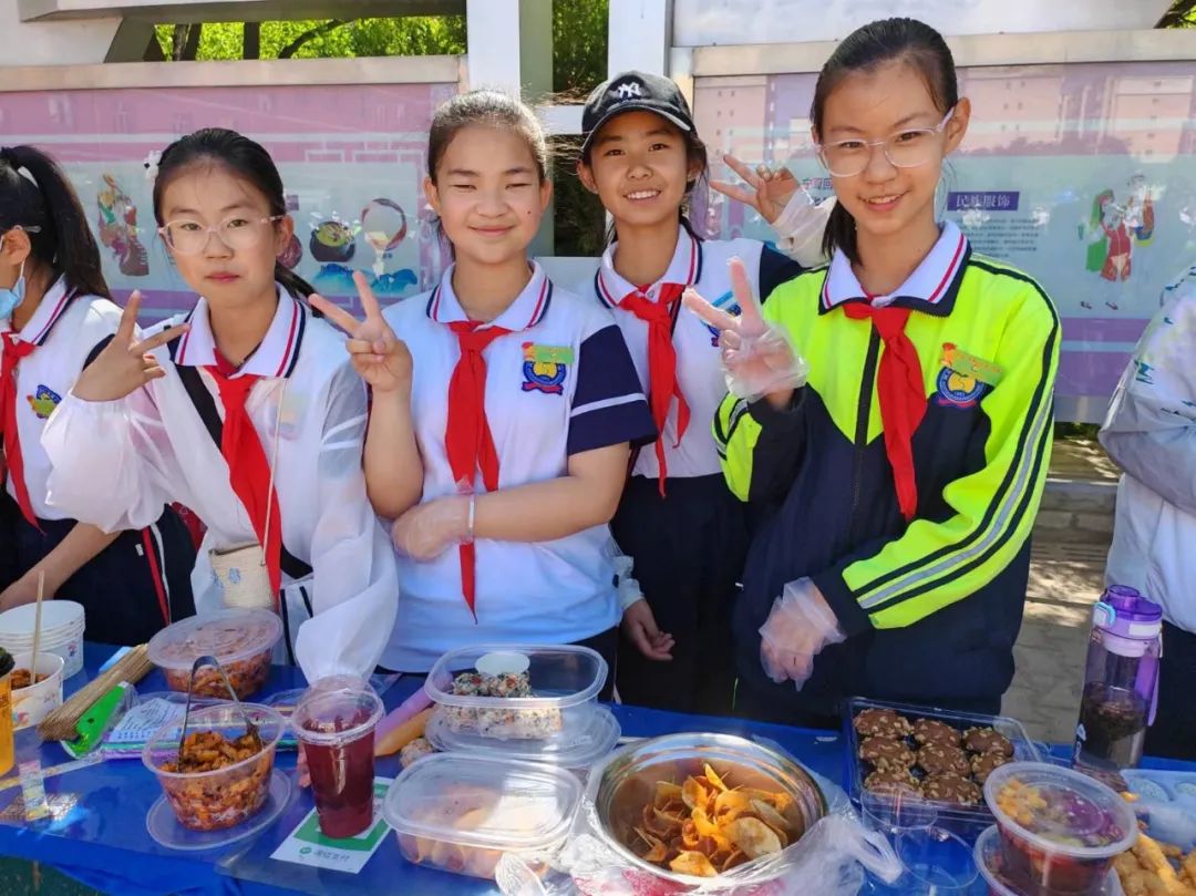 阿拉善左旗第二实验小学 “红领巾 爱祖国”六一儿童节系列活动——— 跳蚤市场&美食嘉年华 第22张