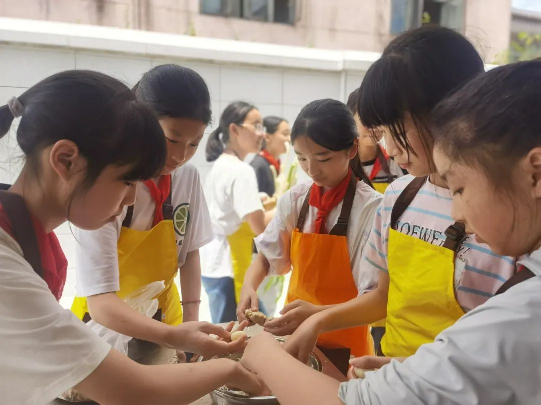 【鸣响 • 实践】崇平小学劳动实践课程“呦呦乐厨”之“烹”出精彩(五) 第47张