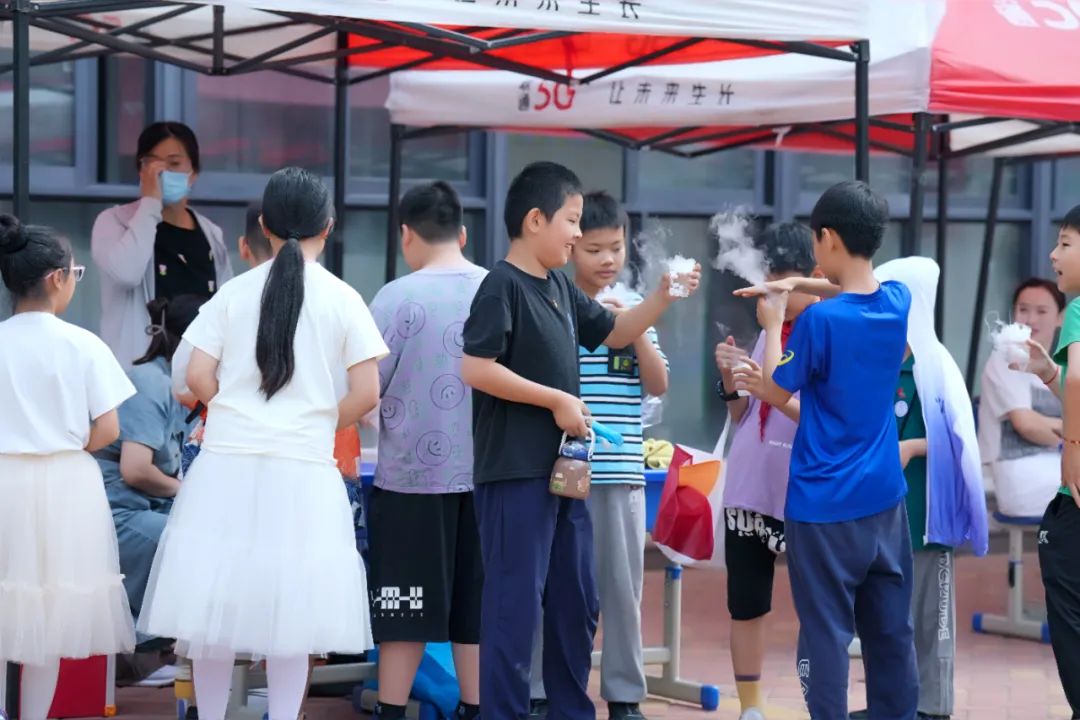 瞧,谁家的小学六一儿童节这样过!——郑州中学第四附属小学第三届爱心义卖暨社团展演活动 第37张