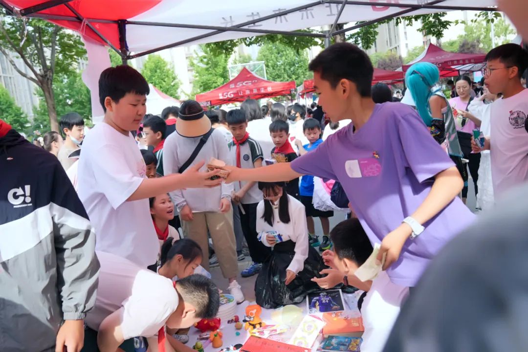 瞧,谁家的小学六一儿童节这样过!——郑州中学第四附属小学第三届爱心义卖暨社团展演活动 第35张