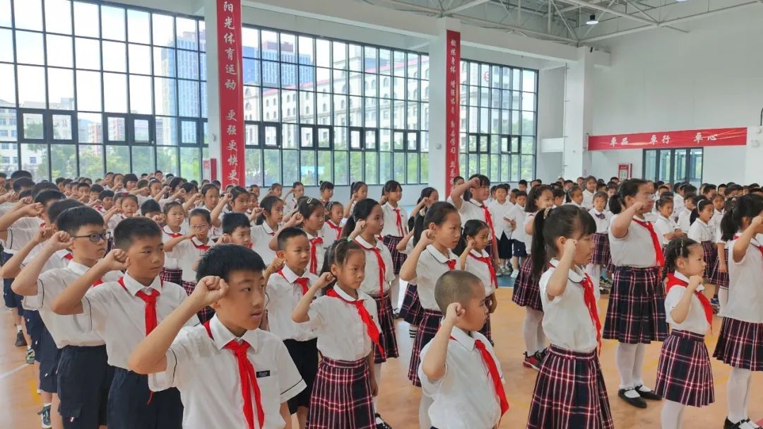 【筑梦熙华·入队仪式】济南市历下区熙华小学”红领巾爱祖国——争做新时代好少年”一年级入队仪式 第51张