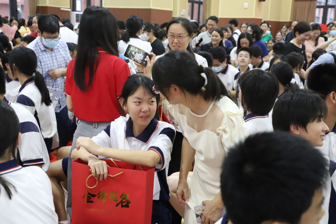 龙翔万里 决胜中考 ——广州市番禺区广铁一中铁英学校2024届初三年级中考冲刺动员大会 第56张