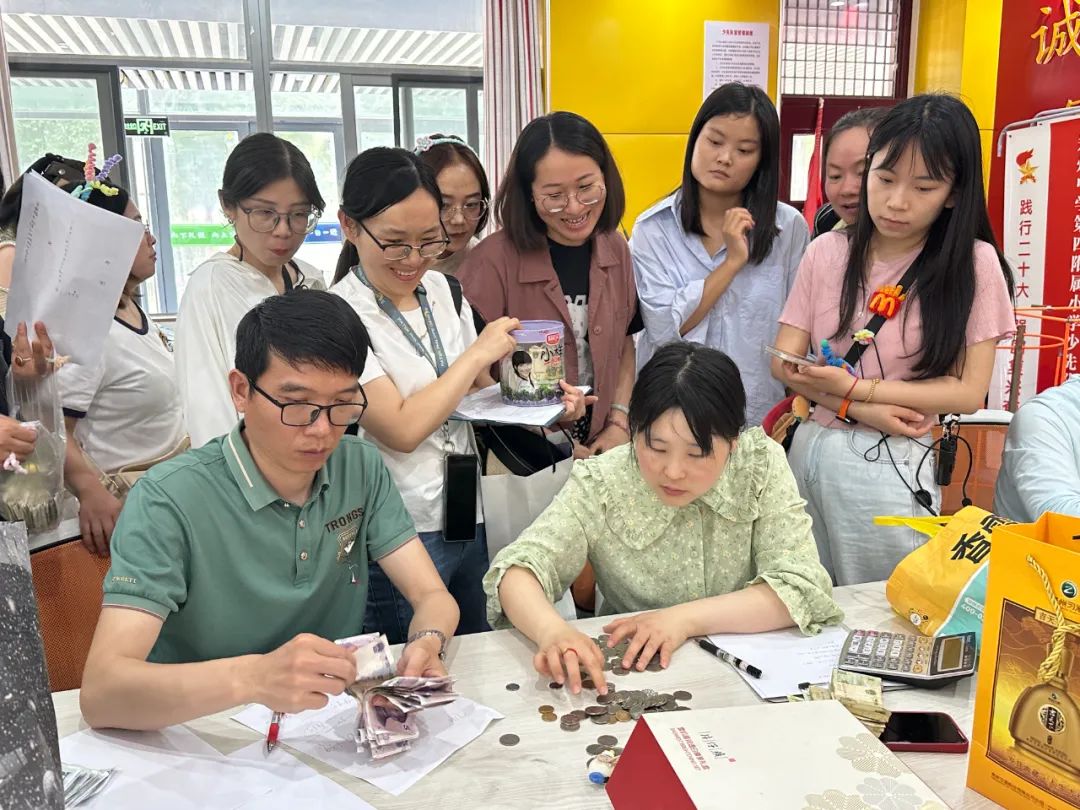 瞧,谁家的小学六一儿童节这样过!——郑州中学第四附属小学第三届爱心义卖暨社团展演活动 第72张