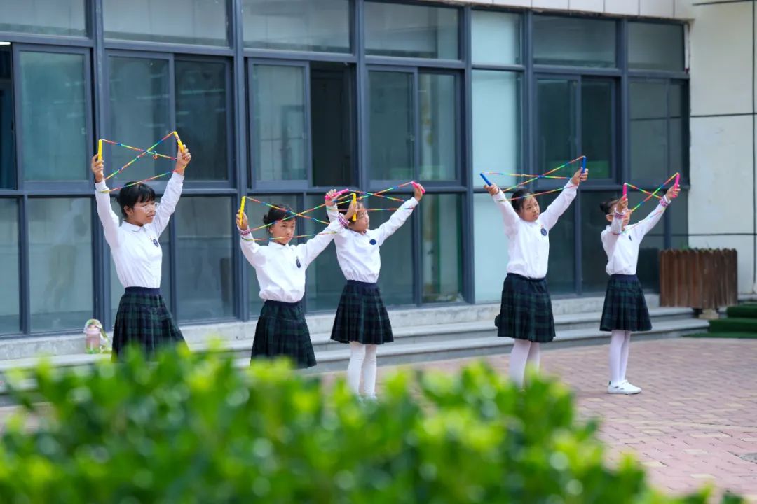 瞧,谁家的小学六一儿童节这样过!——郑州中学第四附属小学第三届爱心义卖暨社团展演活动 第60张