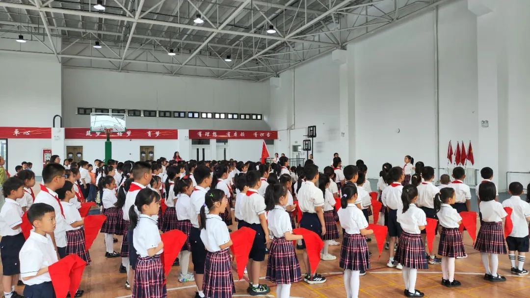 【筑梦熙华·入队仪式】济南市历下区熙华小学”红领巾爱祖国——争做新时代好少年”一年级入队仪式 第38张