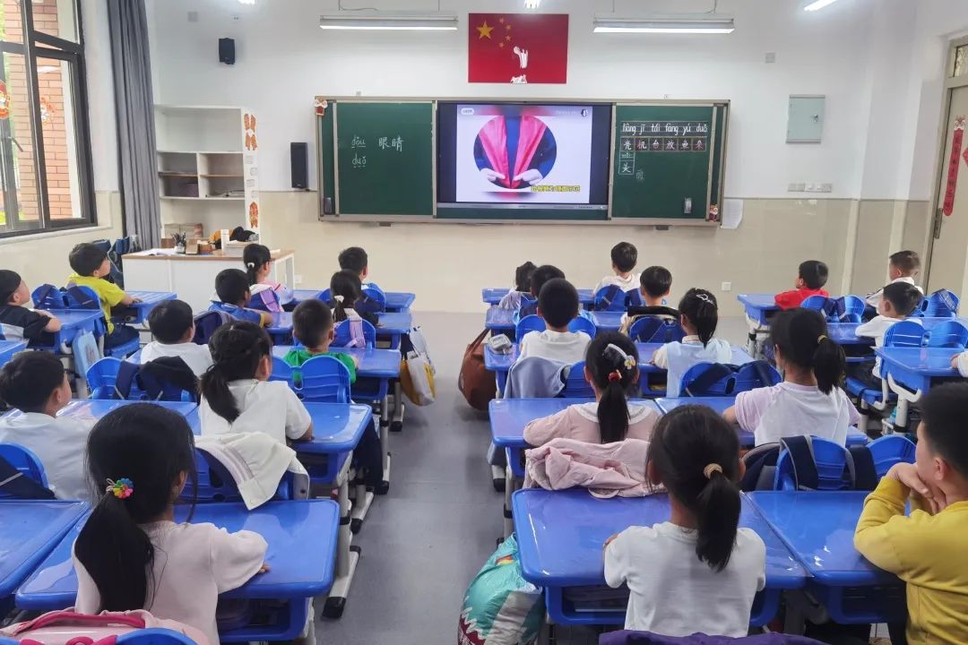 【 江丰小学】红领巾爱祖国,争做新时代好队员——江丰小学一年级入队仪式 第12张