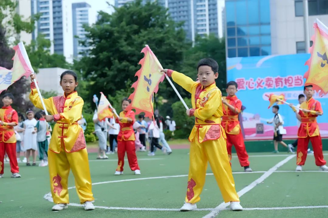 瞧,谁家的小学六一儿童节这样过!——郑州中学第四附属小学第三届爱心义卖暨社团展演活动 第67张