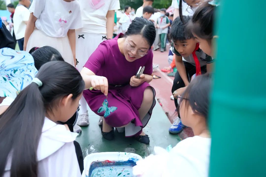 瞧,谁家的小学六一儿童节这样过!——郑州中学第四附属小学第三届爱心义卖暨社团展演活动 第43张