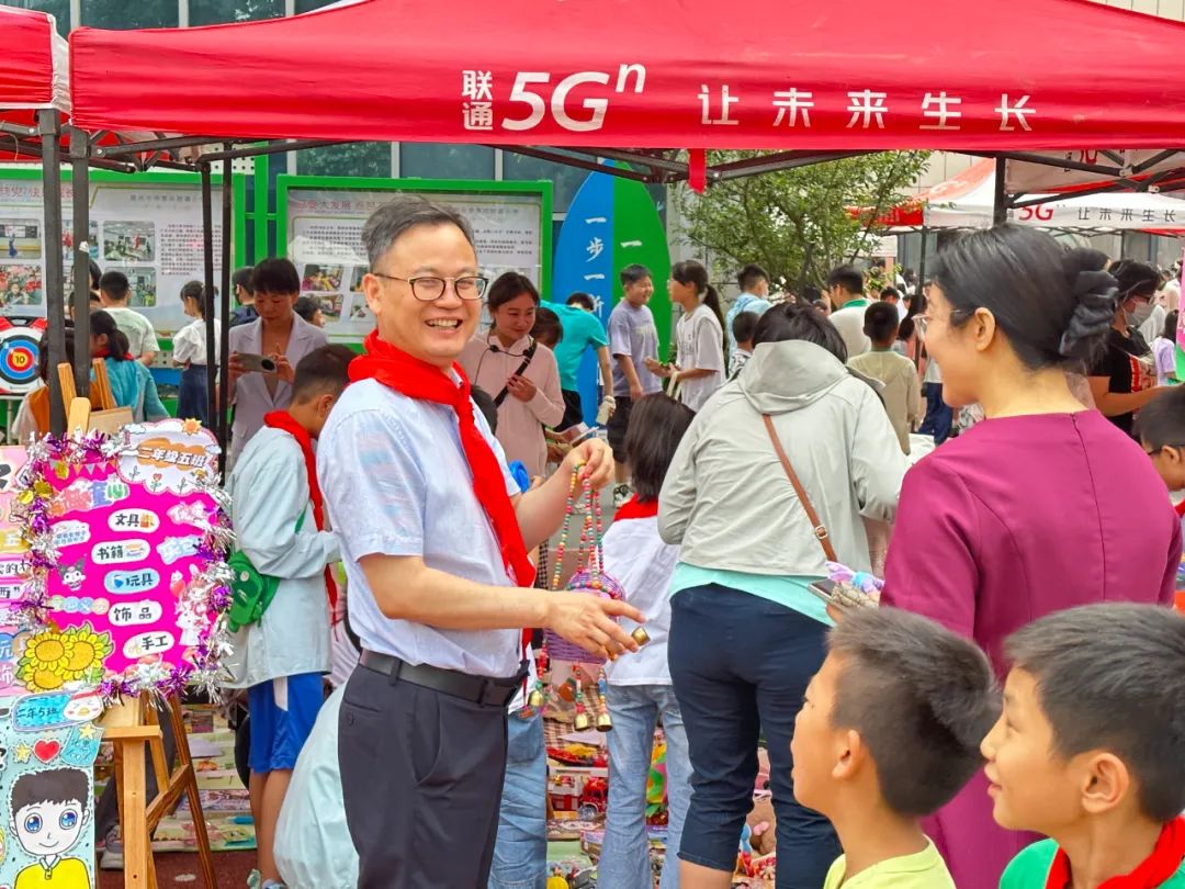 瞧,谁家的小学六一儿童节这样过!——郑州中学第四附属小学第三届爱心义卖暨社团展演活动 第59张