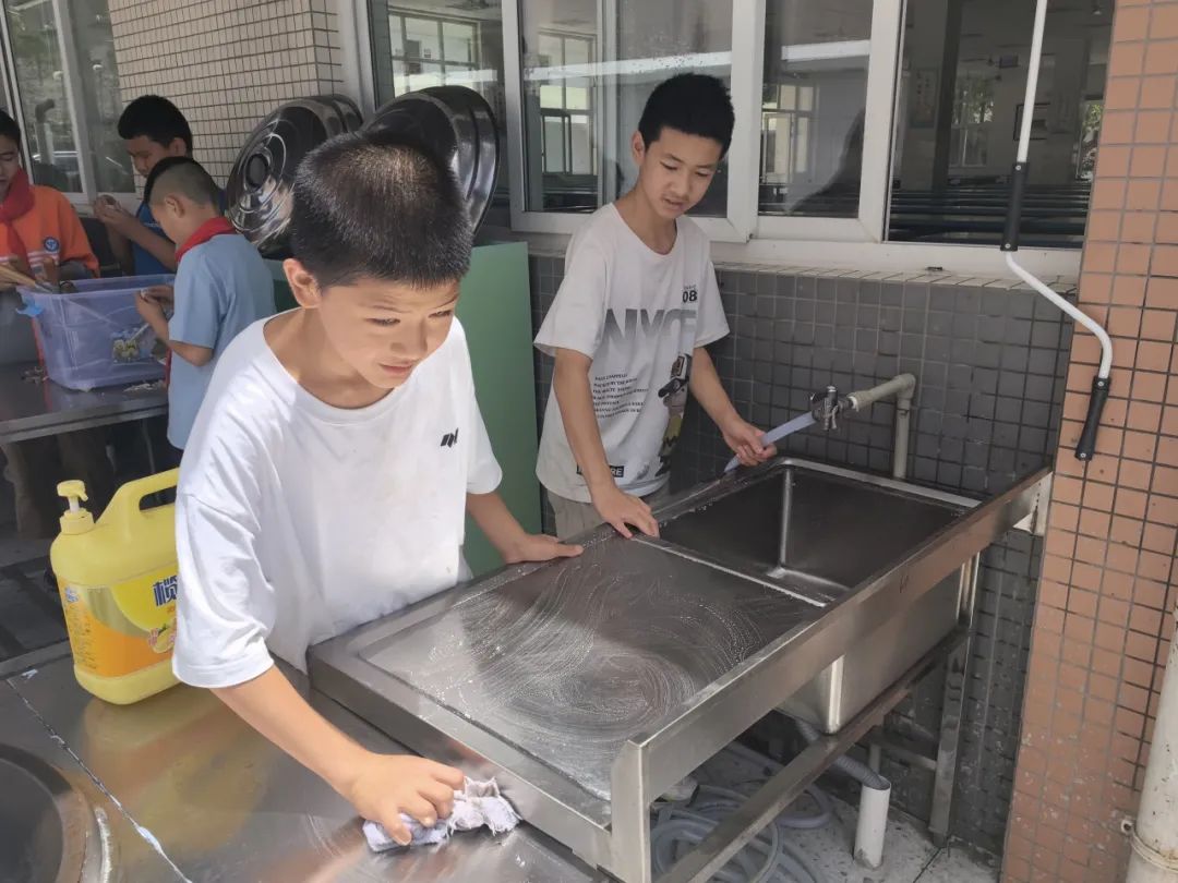 【鸣响 • 实践】崇平小学劳动实践课程“呦呦乐厨”之“烹”出精彩(五) 第4张